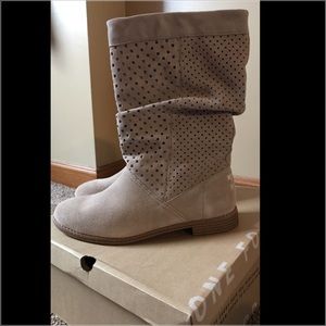 Brand new! TOMS tan suede cutout boots. Wmns sz 11