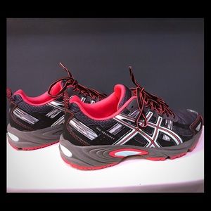 Women's Asic tennis shoes