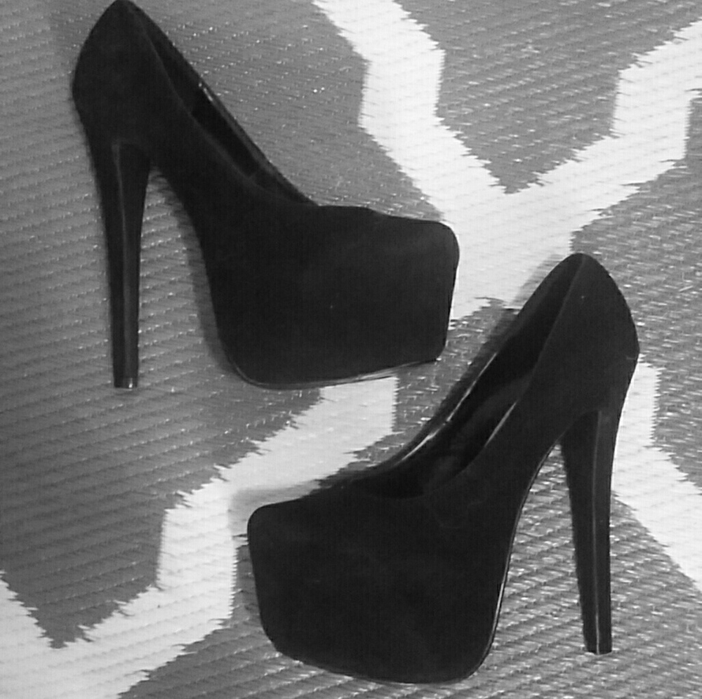 LOVE CULTURE Super High Pumps