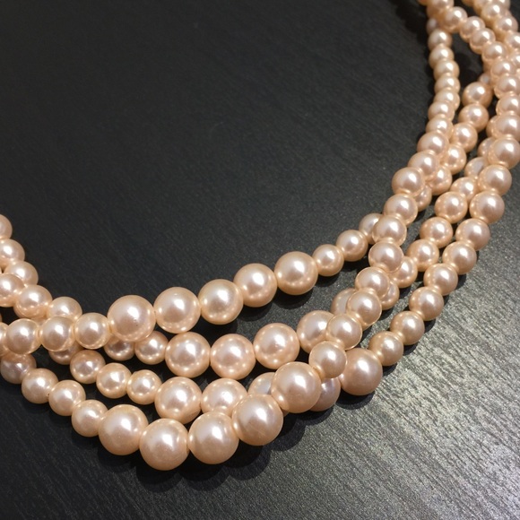 Multi strand faux pearl necklace - Picture 3 of 3