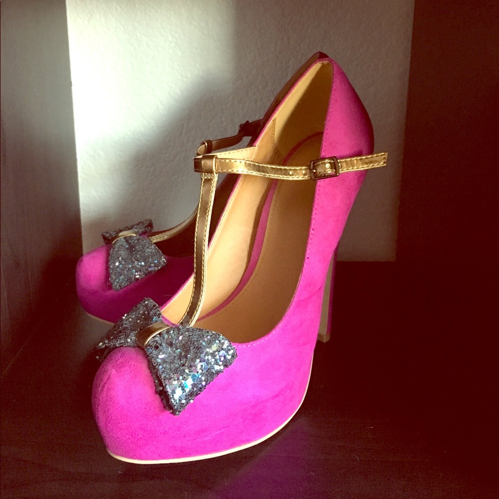 Shoedazzle T-Strap Pumps