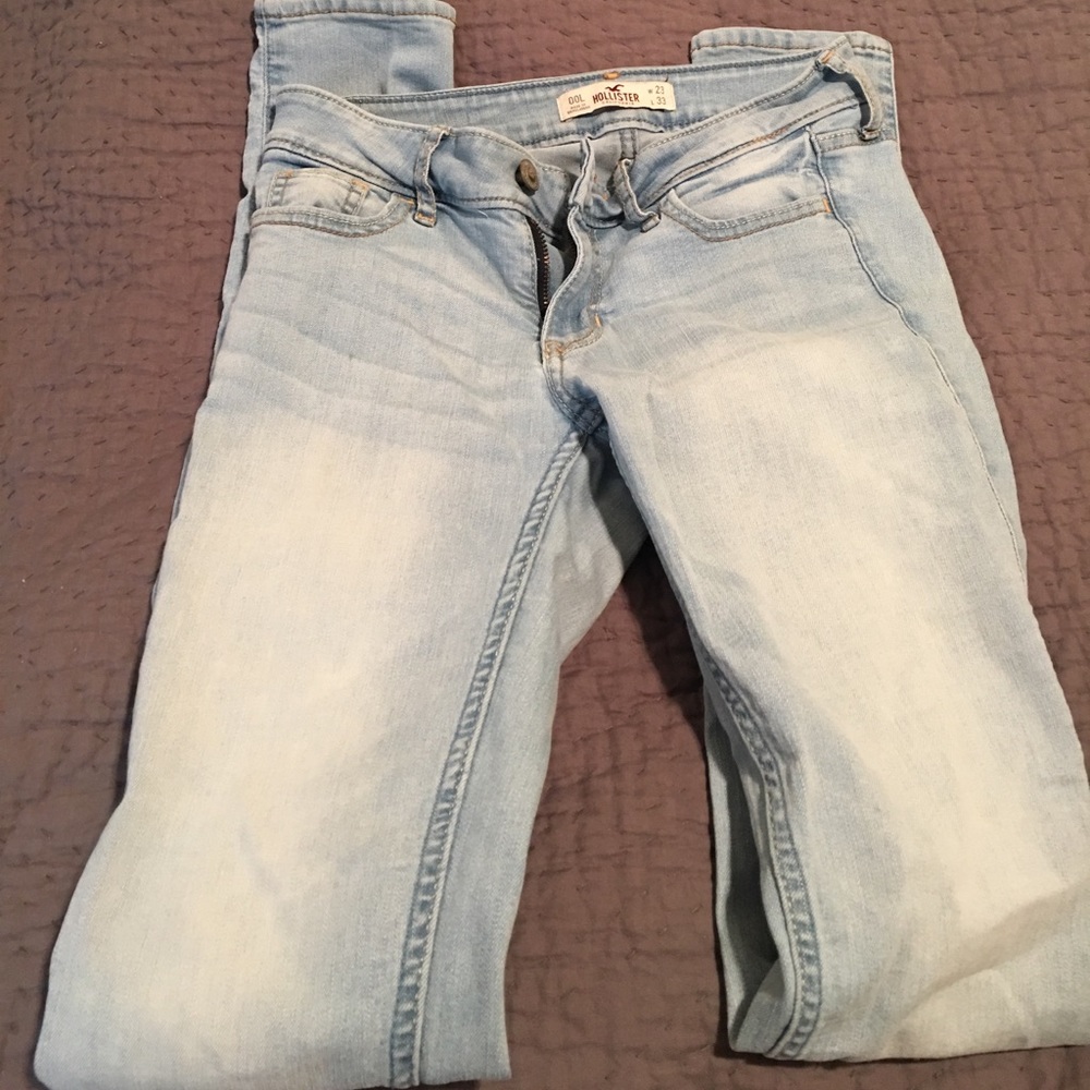 light. looted hollister jeans
