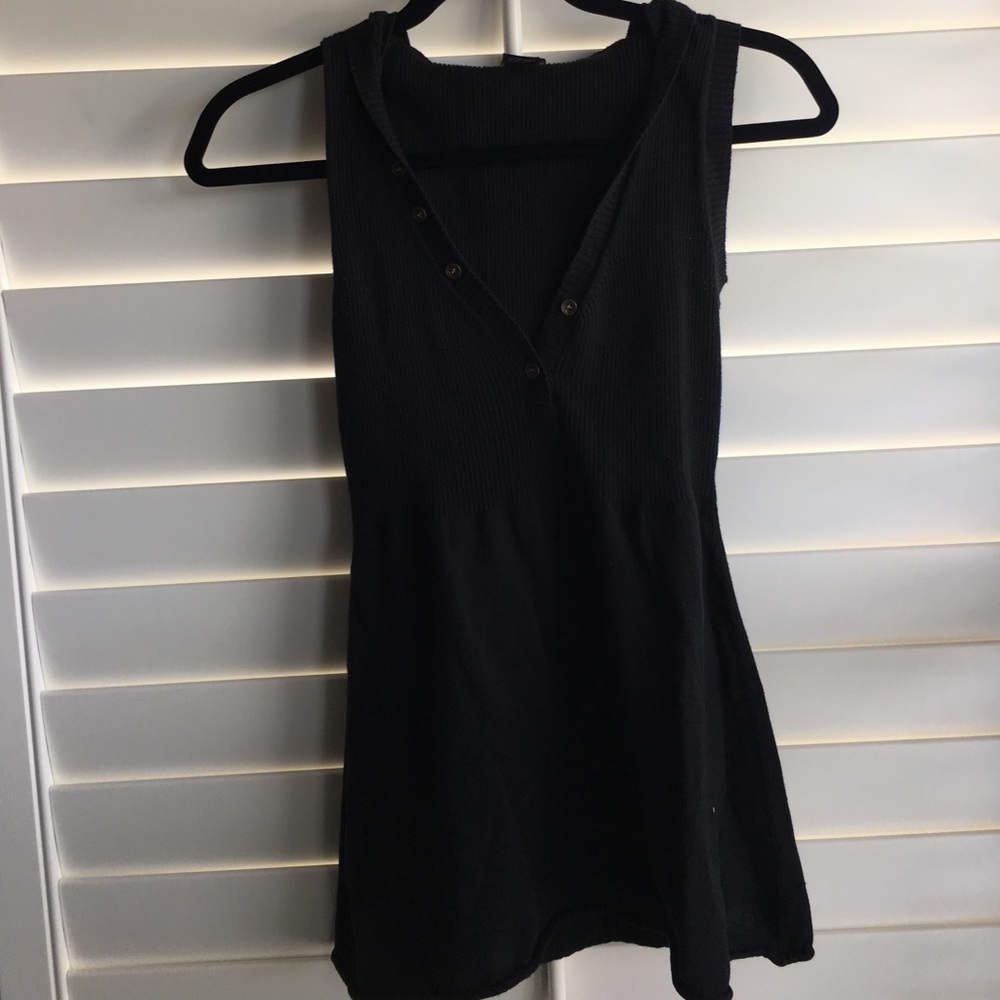A BCBGMAXAZRIA black v neck tank top with hood
