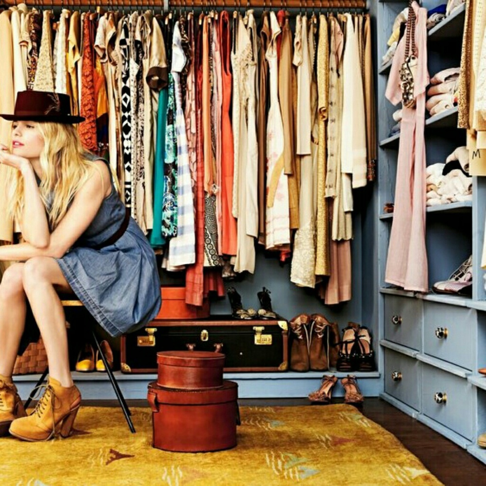 Closet blowout!   Cleaning up my closet for fall!