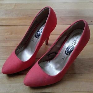 Rue 21 Coral heel 3.5 inch heel pointed toe