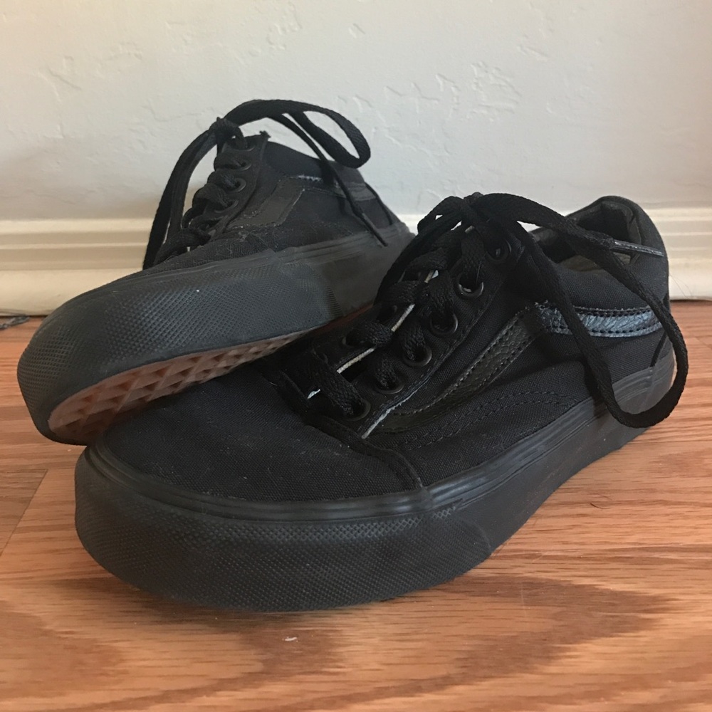 VANS ALL BLACK OLD SKOOLS