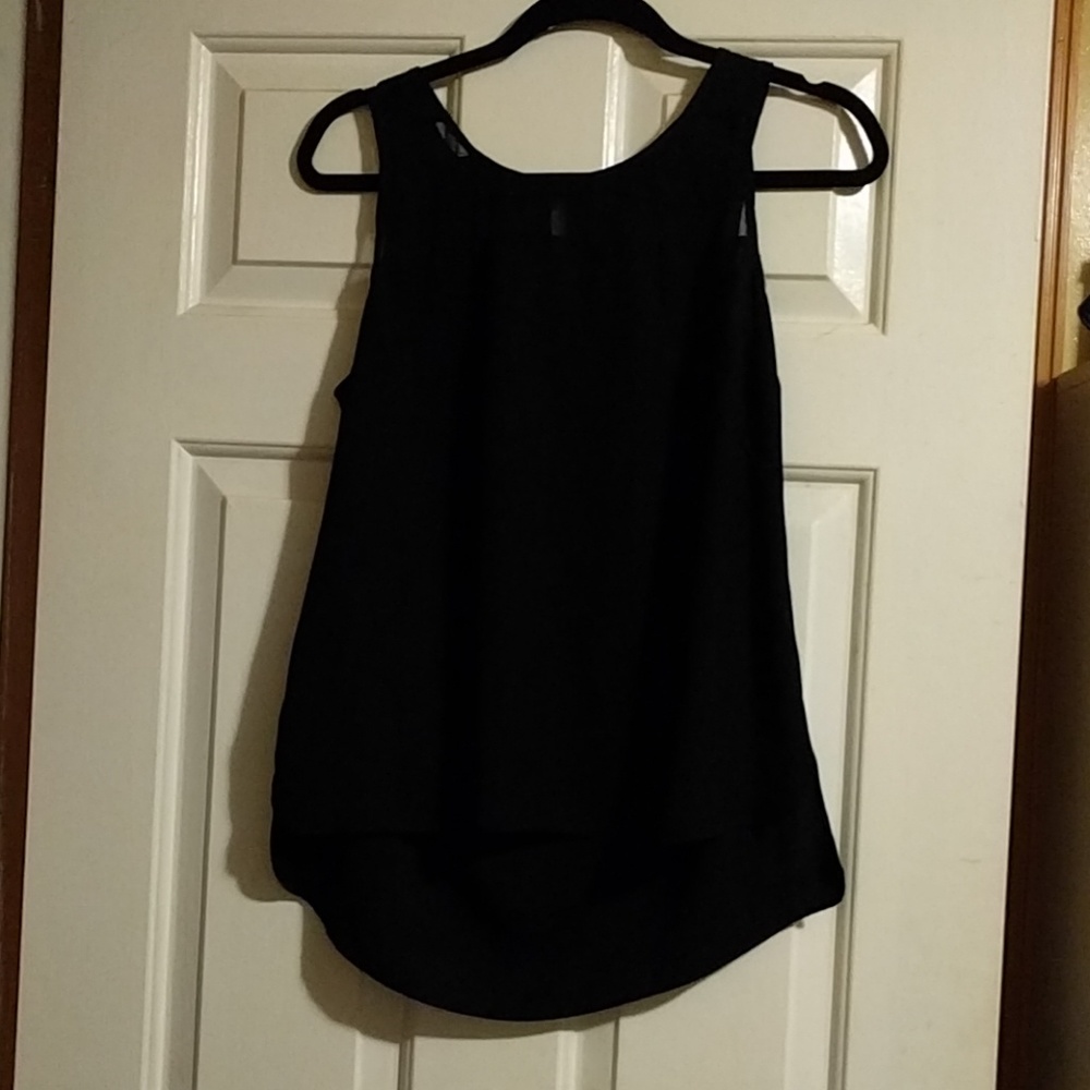!Black tank top!