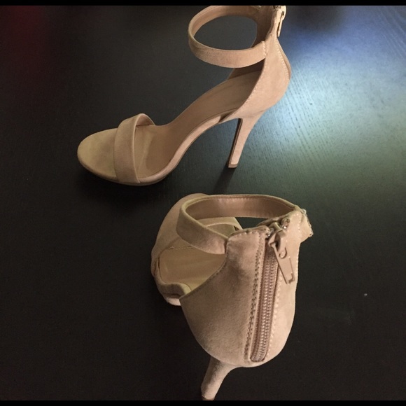 NUDE STRAPPY HEELS - Picture 2 of 4