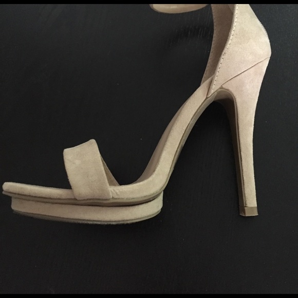 NUDE STRAPPY HEELS - Picture 3 of 4