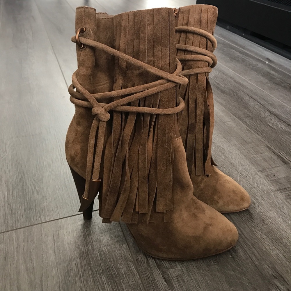 Ash fringe boot heel