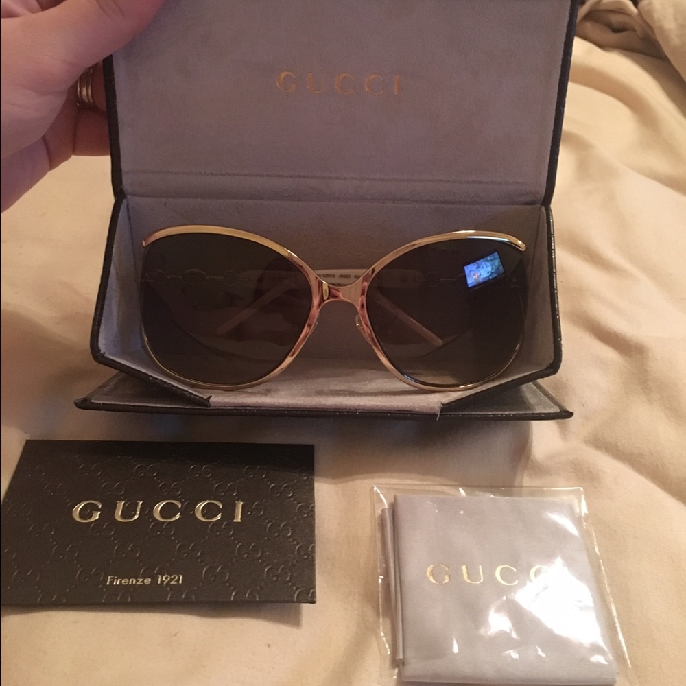 NEW Gucci oversized chain sunglasses (GG 4250/S)