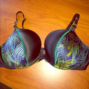 VS 38 B very sexy push up plunge!