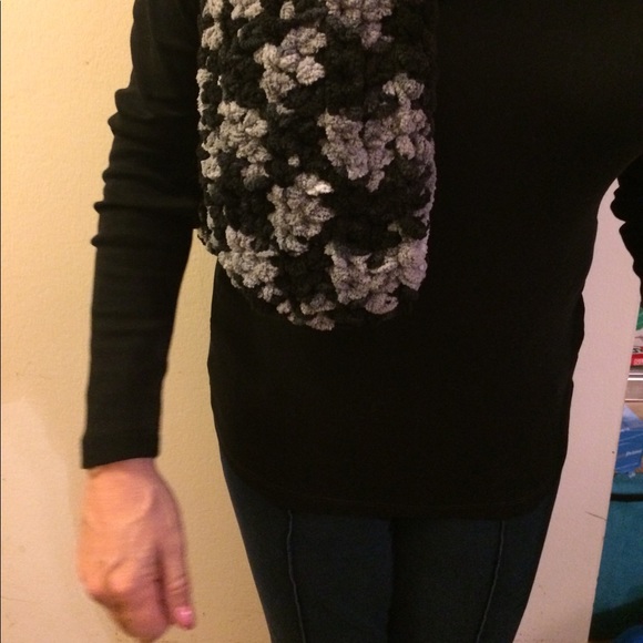 Handmade chenille scarf - Picture 3 of 3