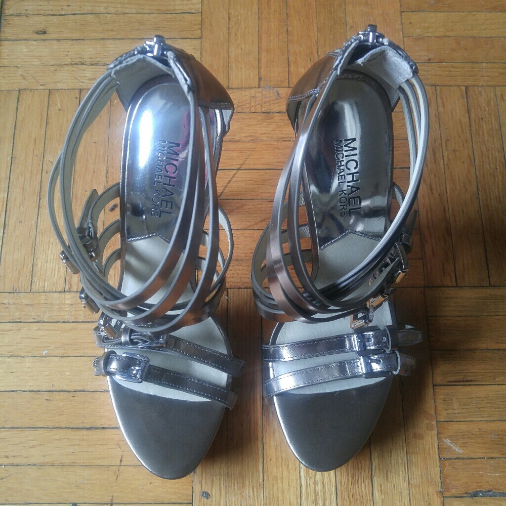 Michael Kors Pewter heels