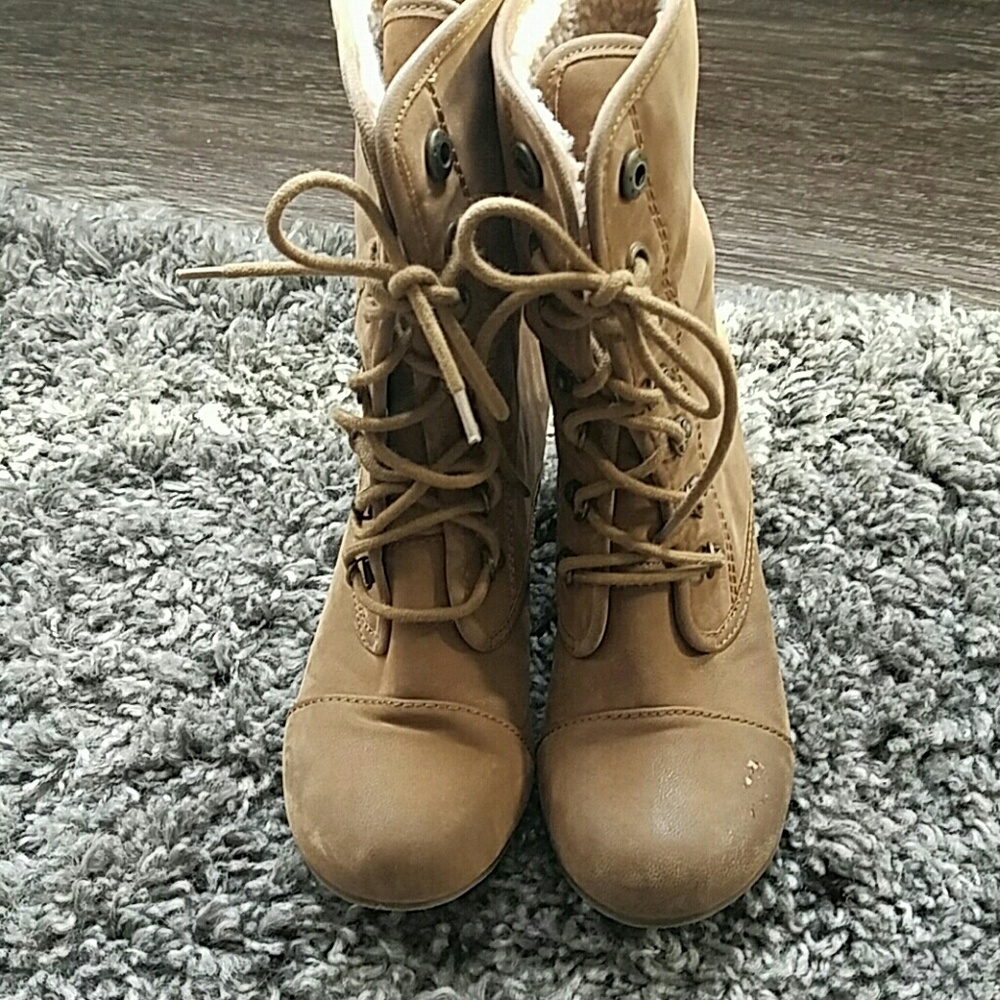 Blowfish wedge bootie lined with flleece