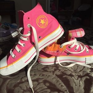 EUC Converse embroidered emblem pink plaid orange