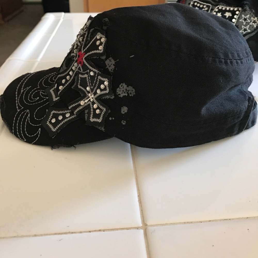 Cute hat 💓 - Picture 2 of 3