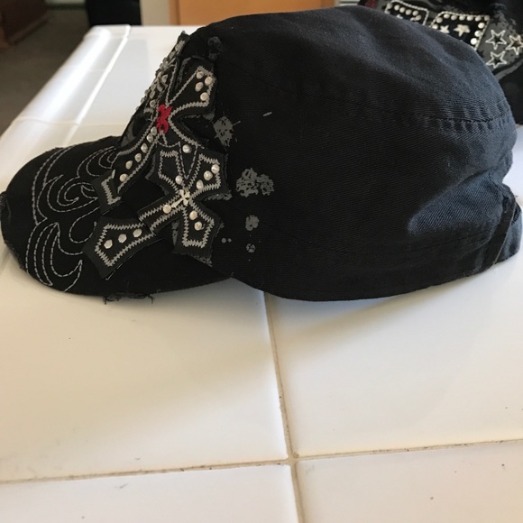 Cute hat 💓 - Picture 2 of 3