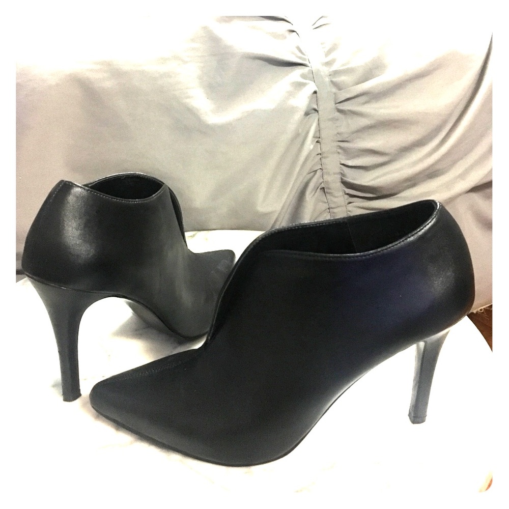 Sexy black booties
