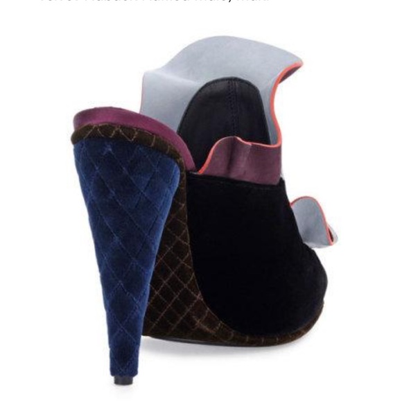 Fendi Velvet-Nubuck Ruffled Mule, Multi - Picture 3 of 4
