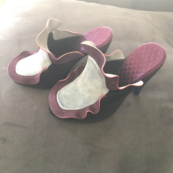 Fendi Velvet-Nubuck Ruffled Mule, Multi - Picture 4 of 4