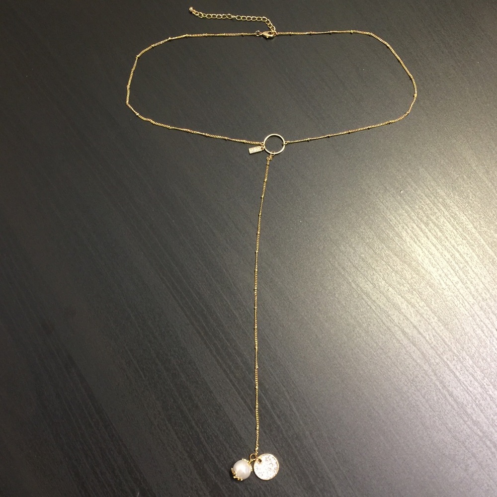 Beautiful faux pearl and crystal necklace