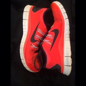 ✖️ SOLD ✖️ Reddish Orange Nike Free 5.0