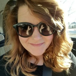 Meet your Posher, Courtney