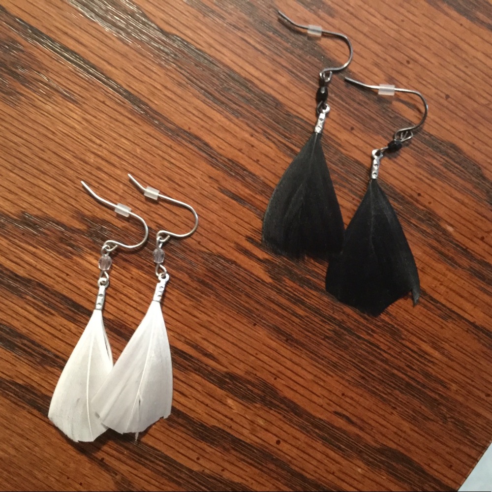 Dangle feather earrings
