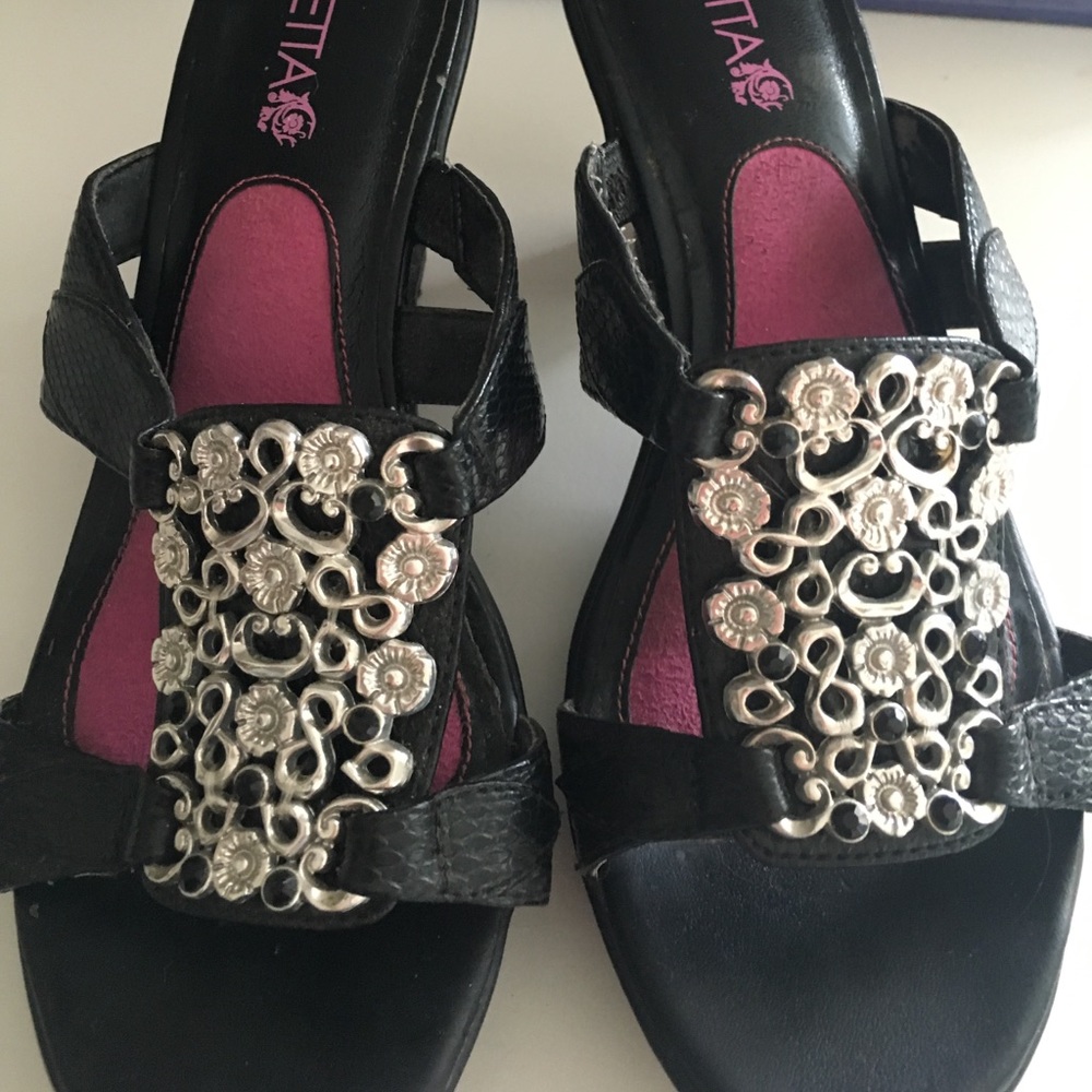 Black heels with beautiful silver decoration!