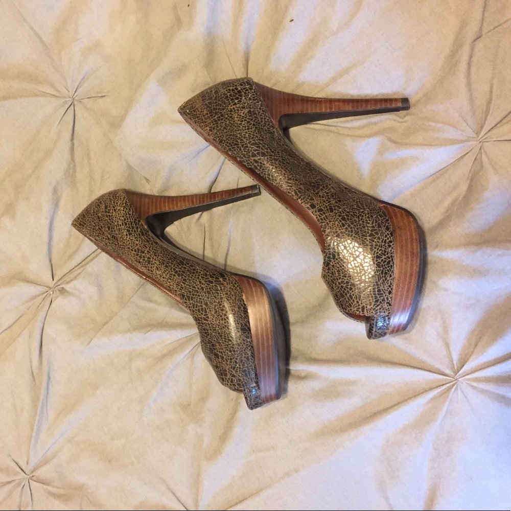 BCBGeneration brown peep toe heels