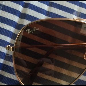 Rayban aviator sunglasses. Check description