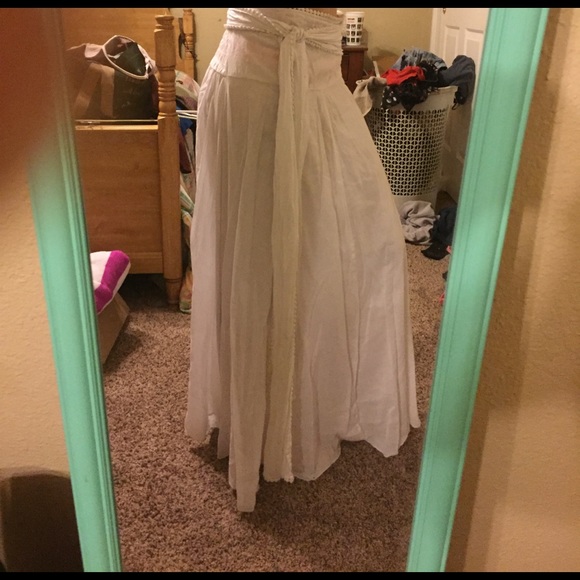 Beautiful white bogo waist tie skirt - Picture 2 of 4