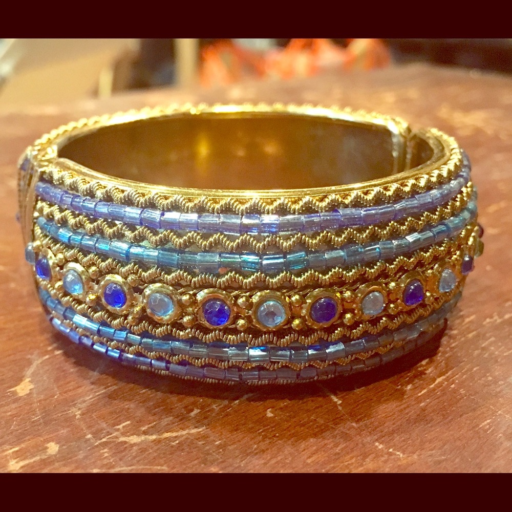 Costume bracelet 🔱gold tone & beaded