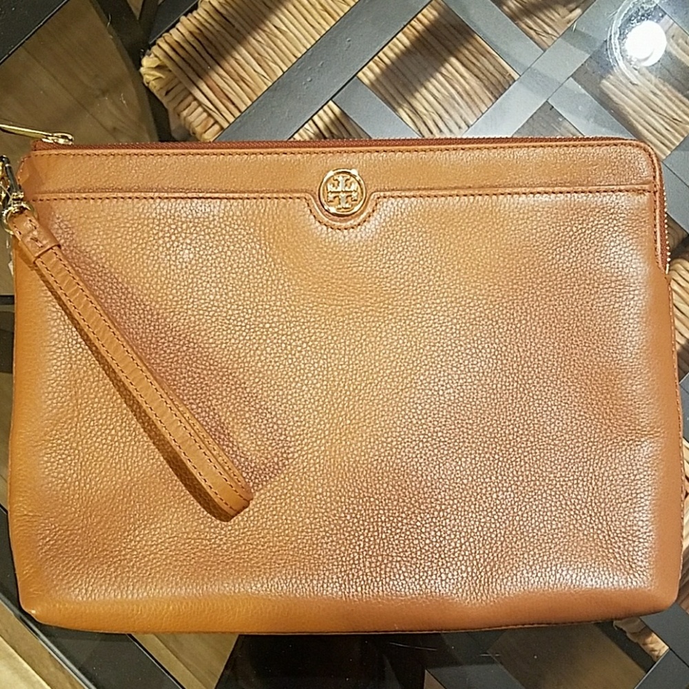 tory burch clutch