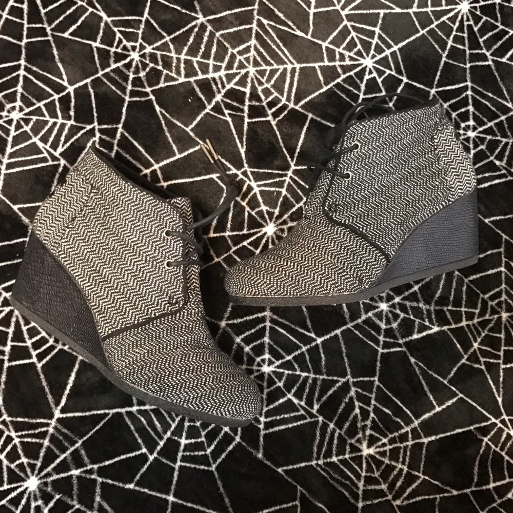 TOMS Black Herringbone Desert Wedge Brand NEW - Picture 5 of 6