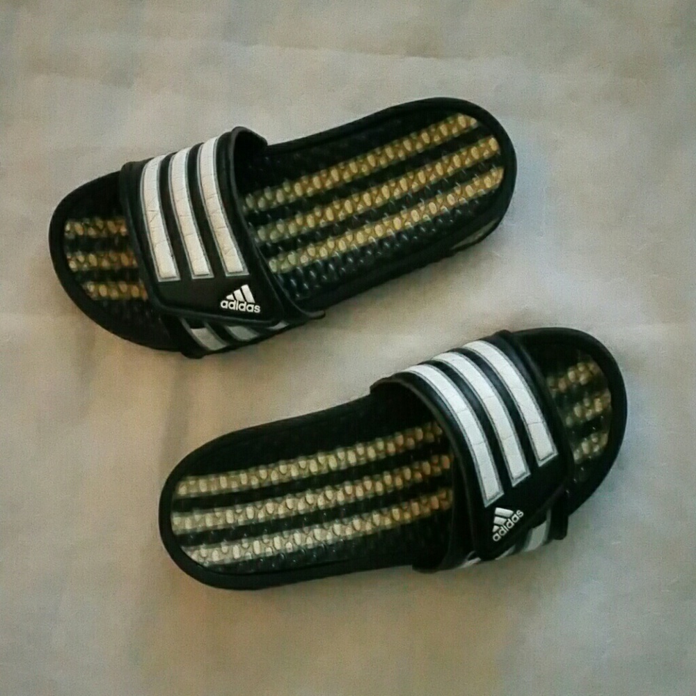 Addias slip ons