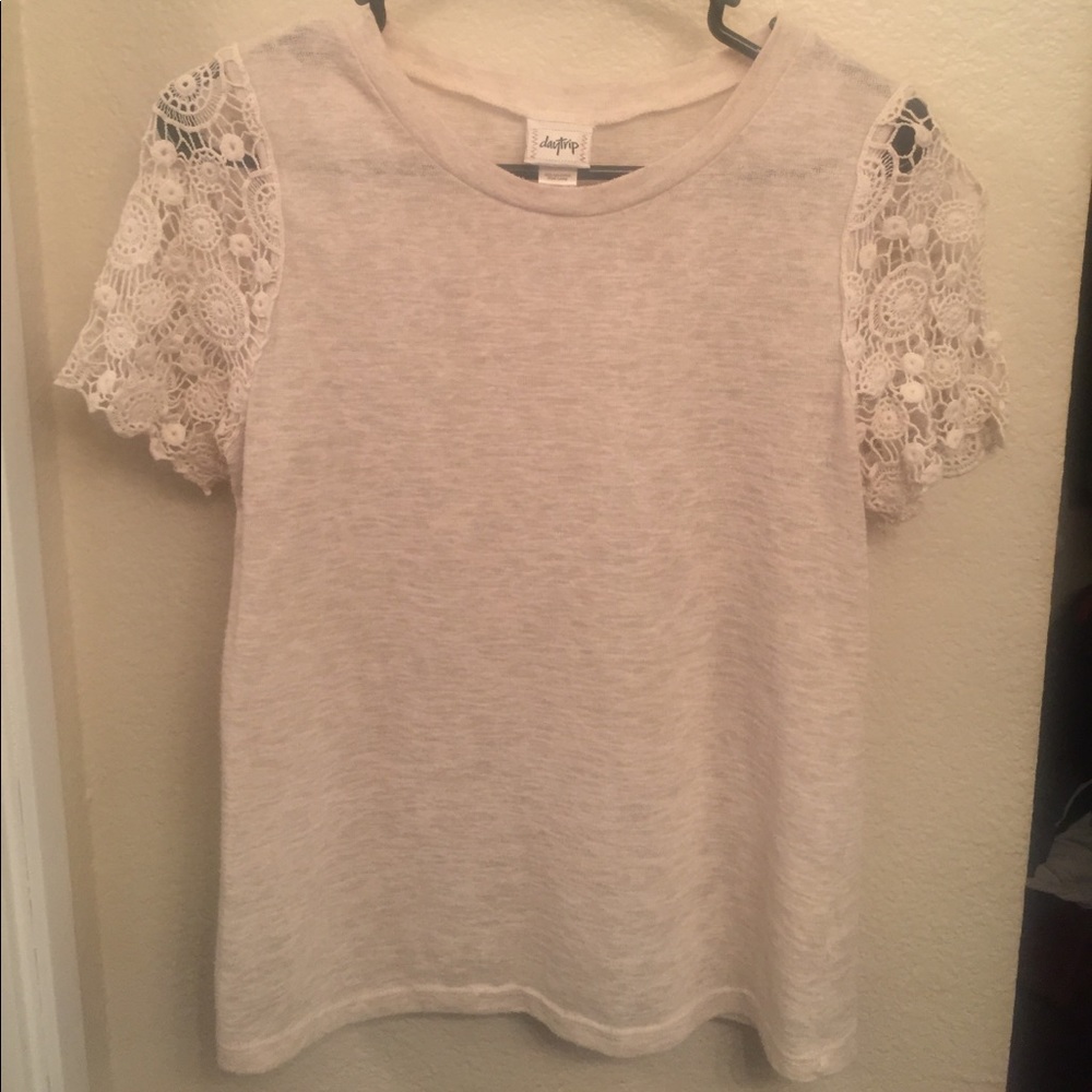 Lacey short sleeve daytrip tee