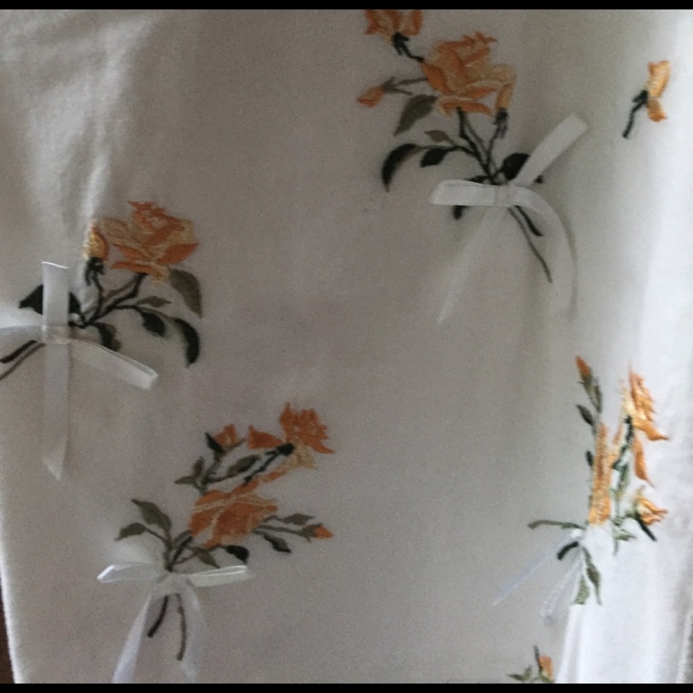 White skirt - Picture 4 of 4