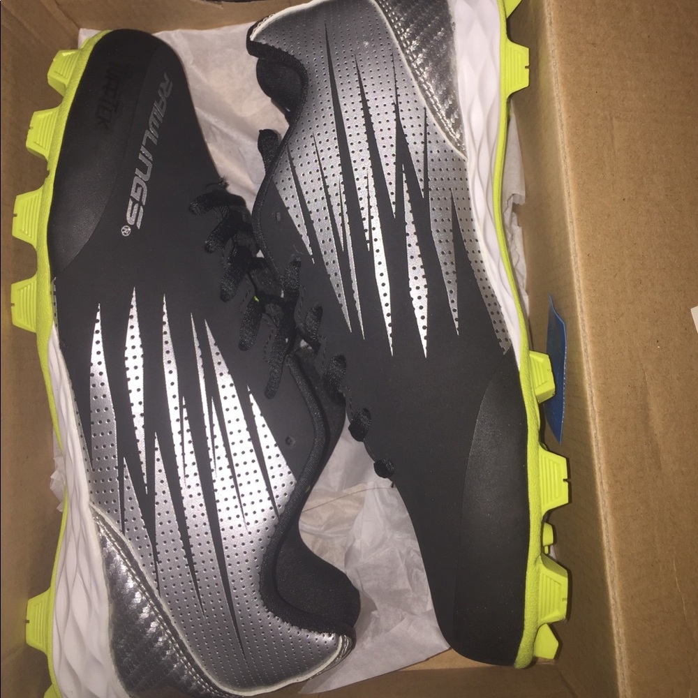 Softball cleats