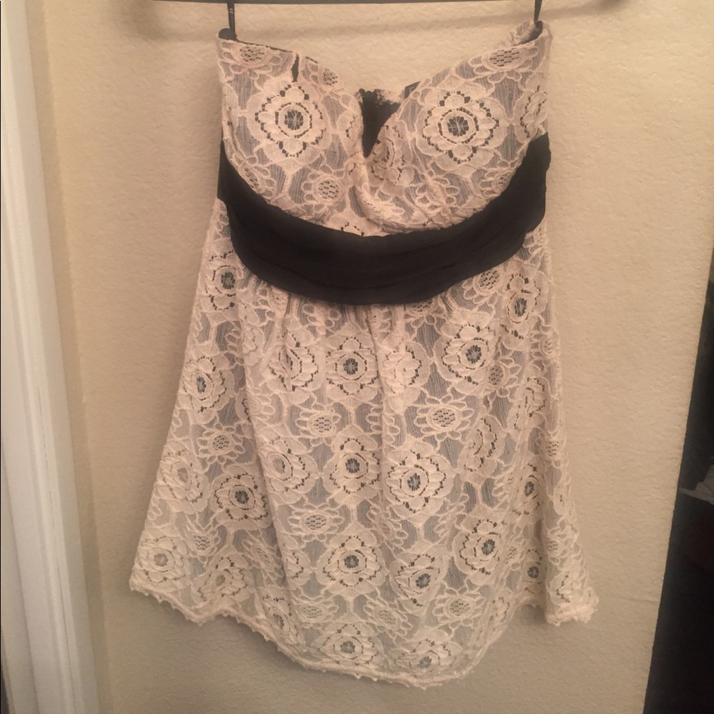 Short cream Lacey dress
