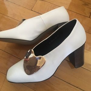 Gold heart heel 💛