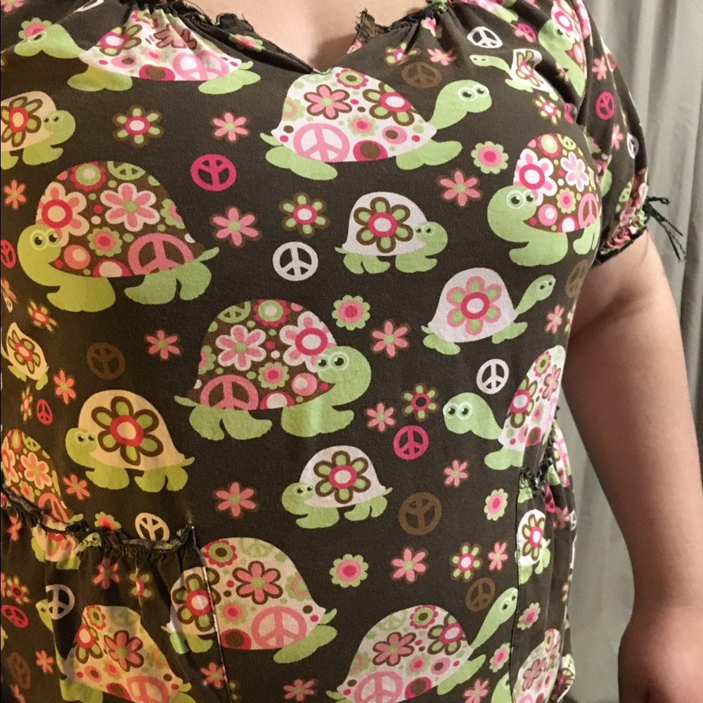 Women's XL Scrub Top Brown with Turtles