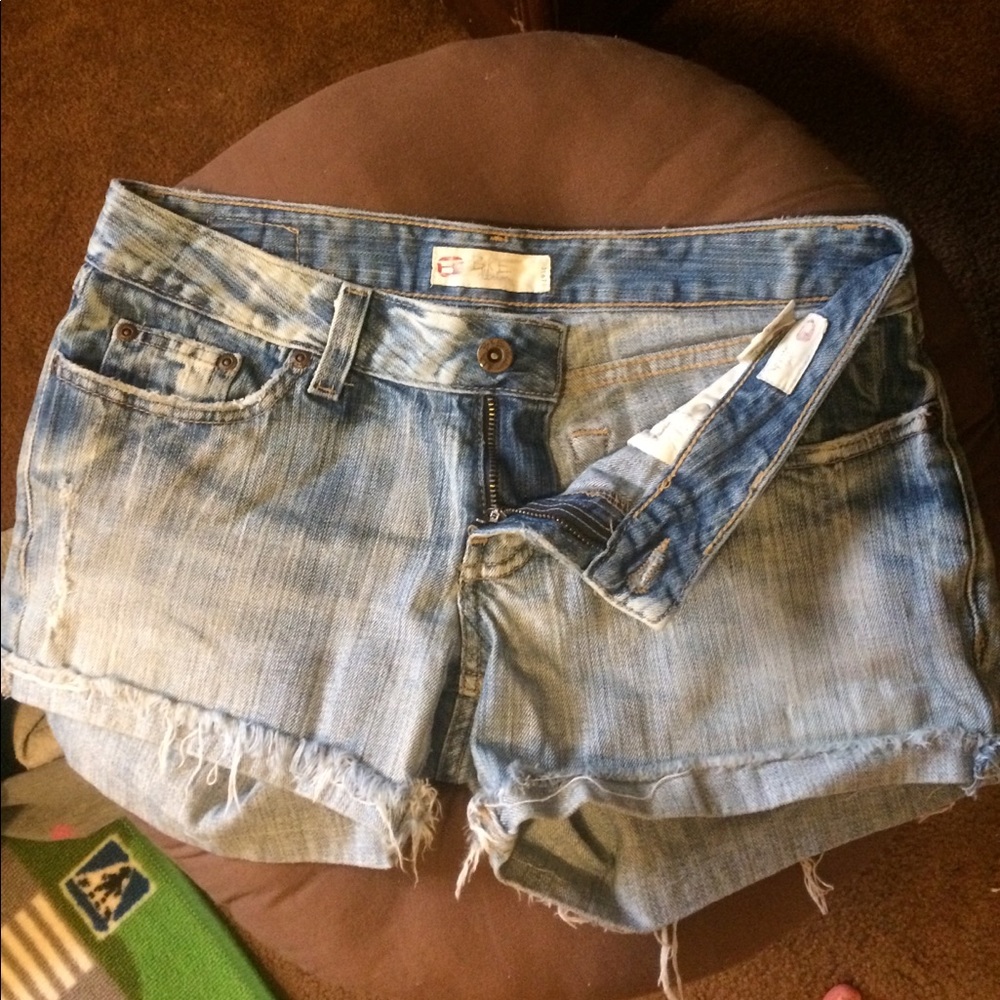 BKE distressed shorts size 27