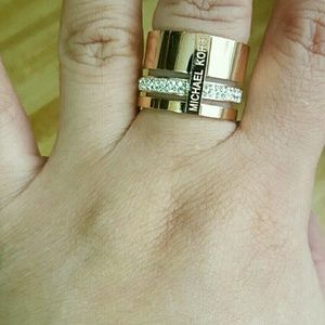 Michael kors ring size 7