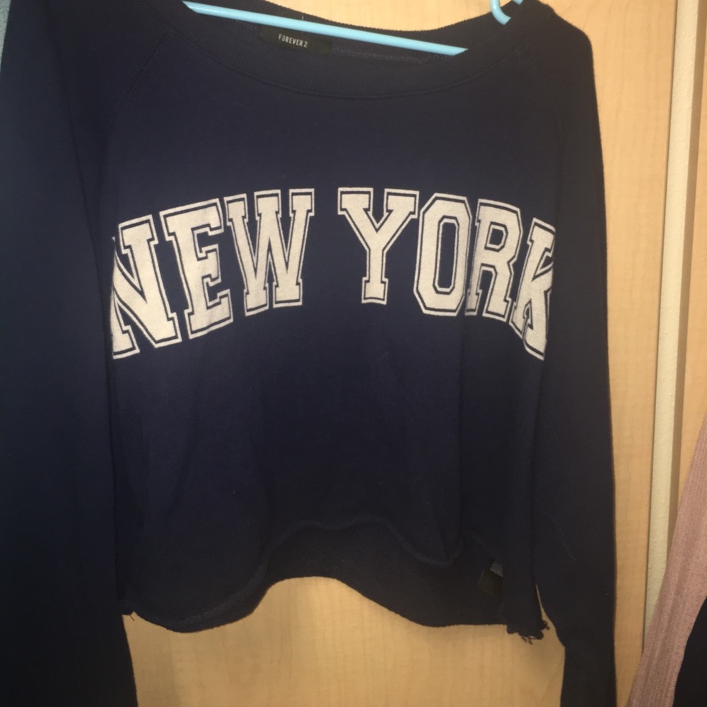 long sleeve new york crop top!