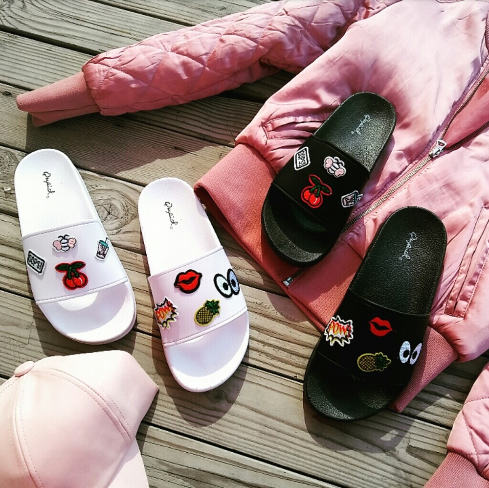 LAST CHANCE!!//The Rebel// White patchwork Slides - Picture 3 of 6