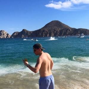 Meet your Posher, Carlos