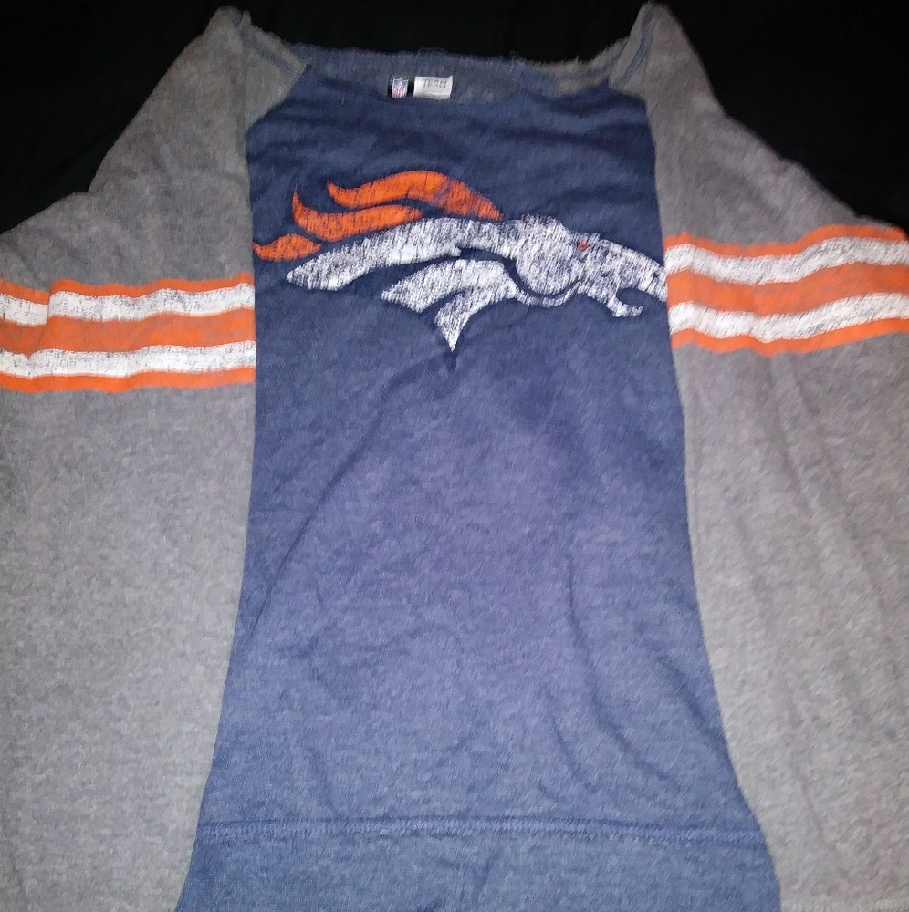Women's NFL brand Broncos sweatshirt