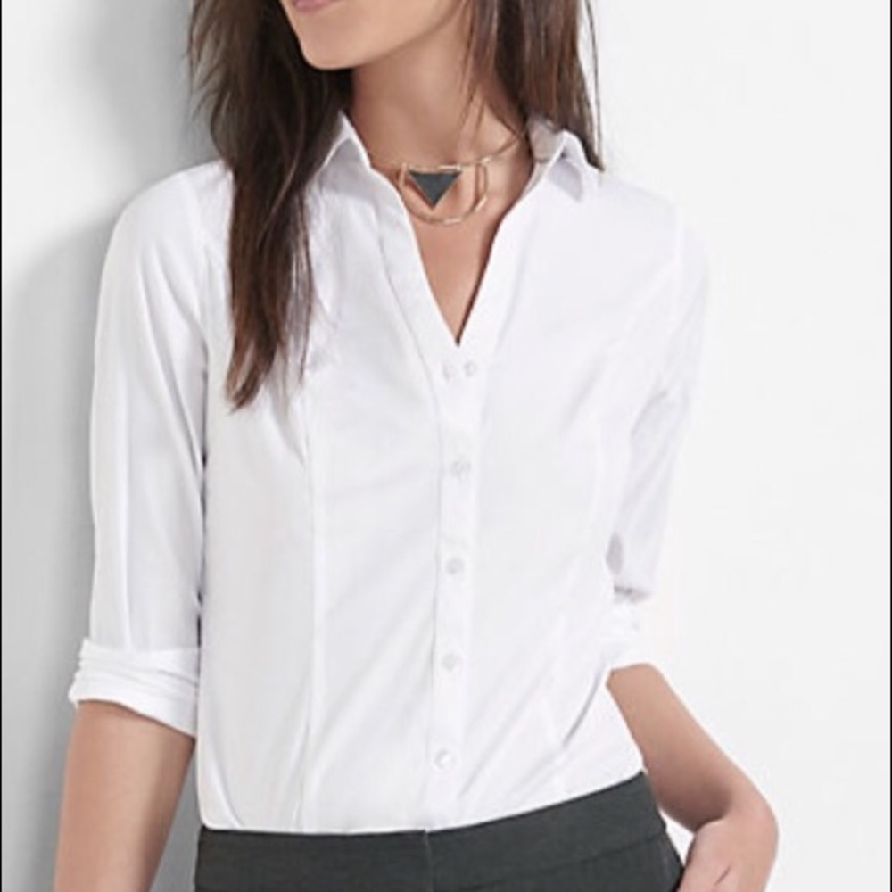 BNWT Express "the essential shirt". Size M